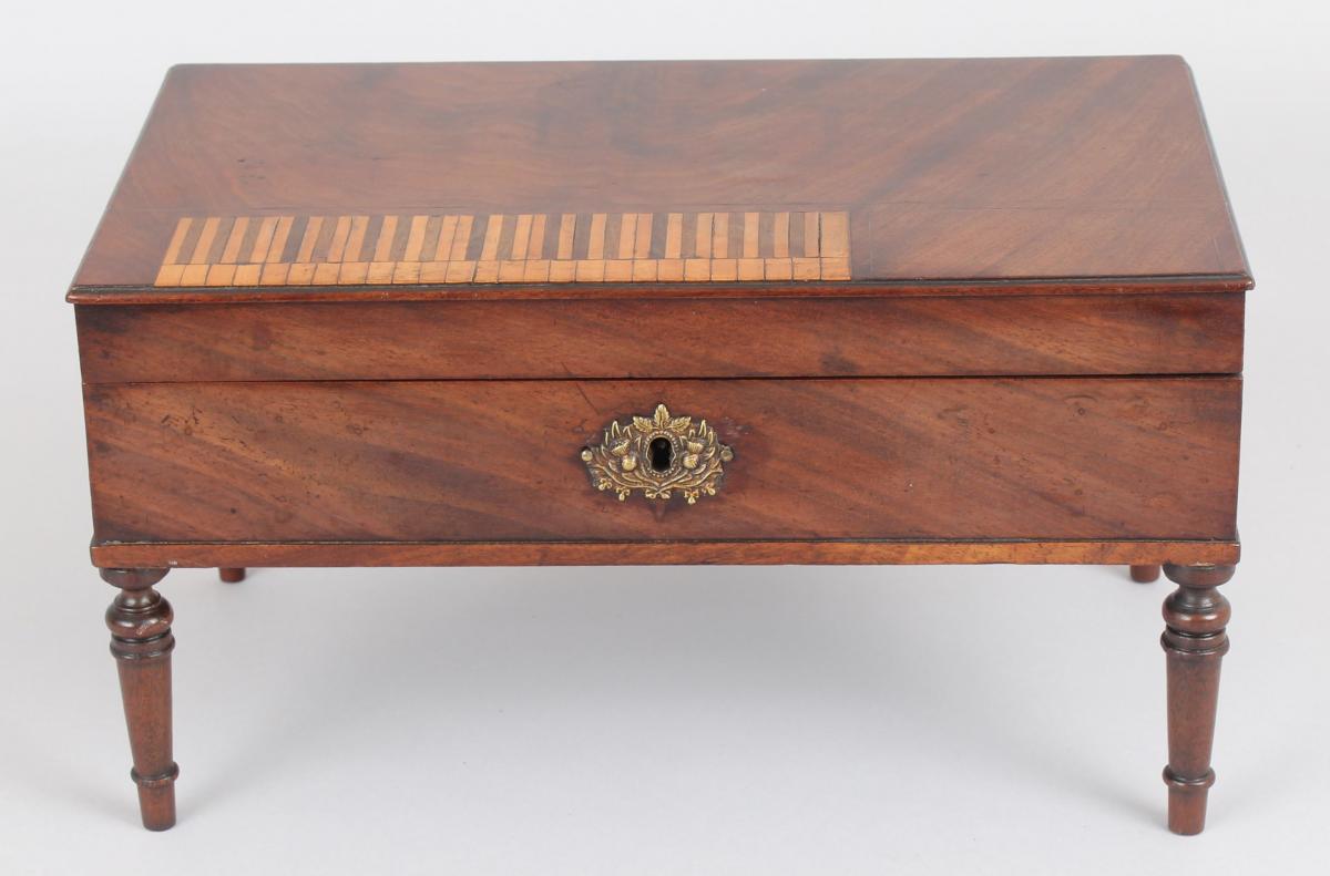 Nineteenth century Continental mahogany box