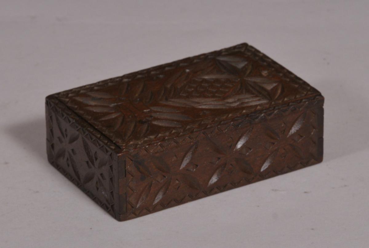 S/4016 Antique Treen 19th Century Folk Art Carved Mahogany Box