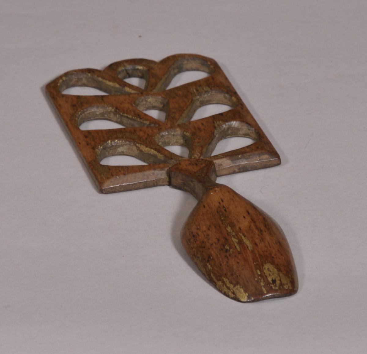S/3687 Antique Treen 19th Century Flat Handled Love Spoon