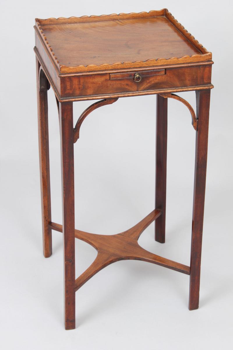 High quality George IV period mahogany breakfast table