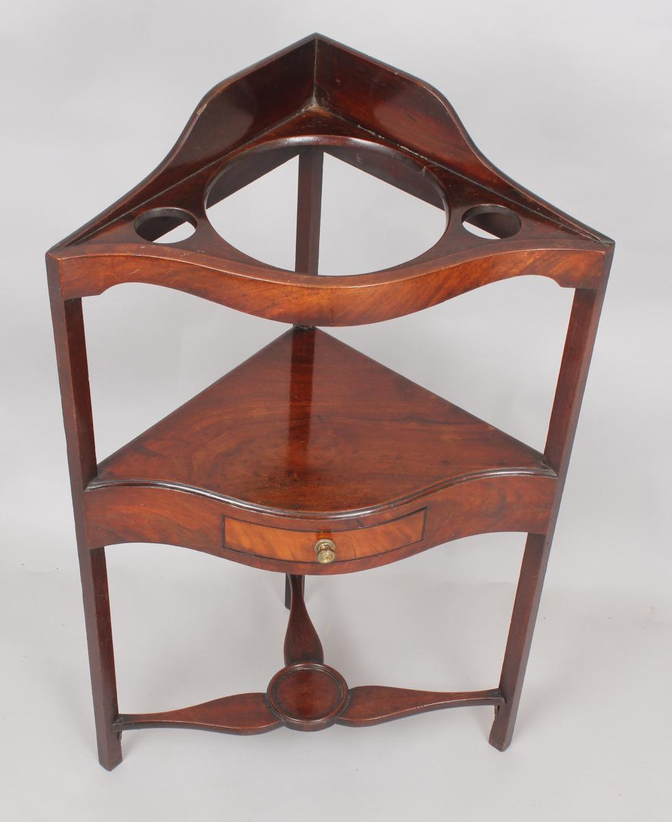 George III period mahogany serpentine-fronted small washstand