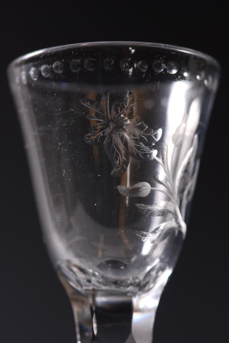 A facet stem wineglass