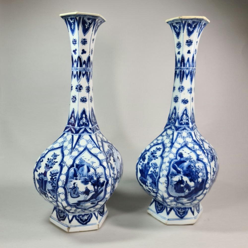 Pair of Chinese blue and white facetted hexagonal vases, Kangxi (1662-1722)