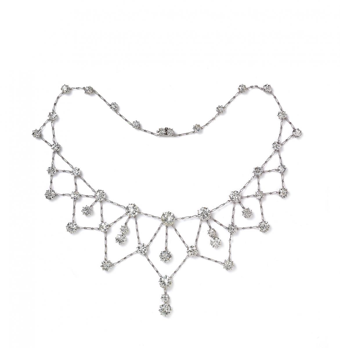 An Antique Platinum and Diamond Necklace