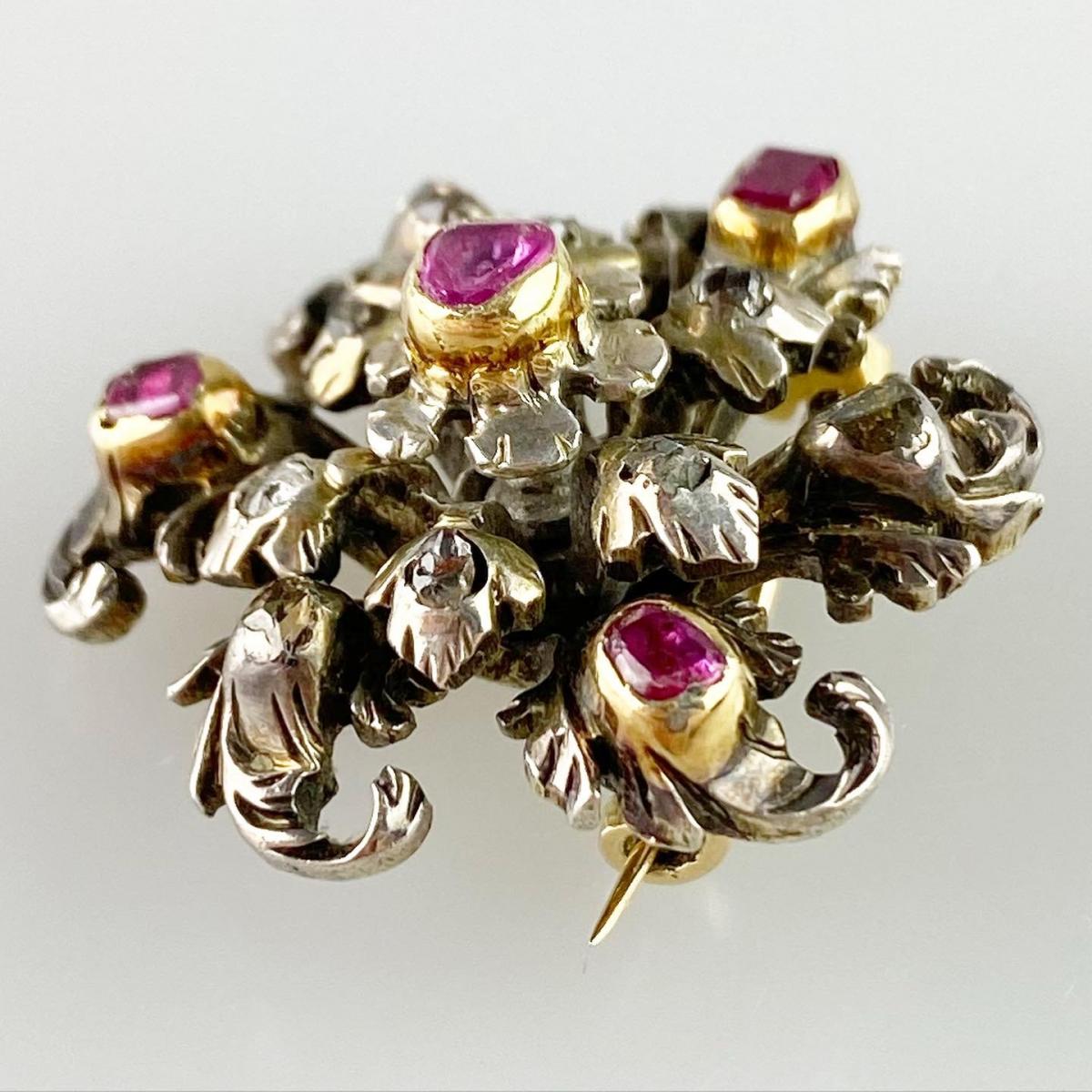 Flower brooch with diamonds & rubies. Spanish, late 17th / early 18th century