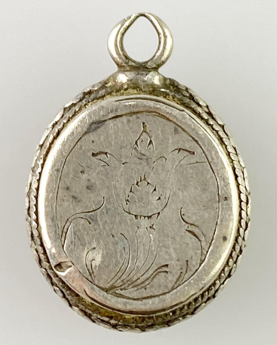 Silver 'O' reliquary pendant. Spanish, late 17th century