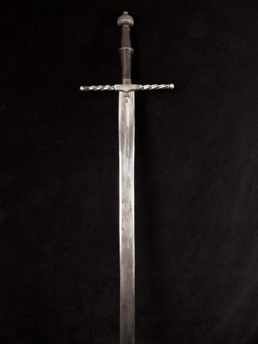 Decorative broadsword in the 16th Century style_a