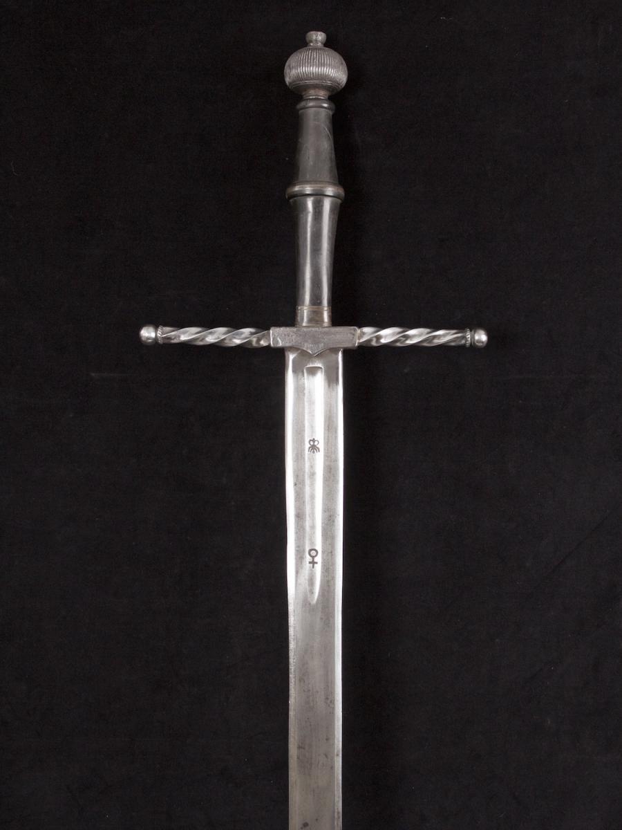 Decorative broadsword in the 16th Century style_b
