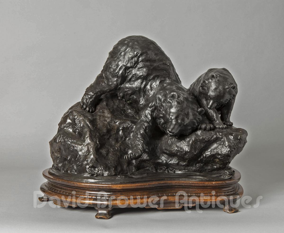 Tokyo School bronze group of a bear and cub, Meiji Period