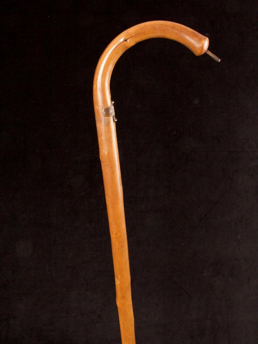 Gardener's wooden crook-handled saw cane_c
