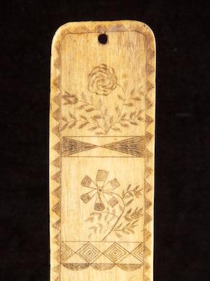 Scrimshaw-decorated sweethearts stay busk made of whalebone_b