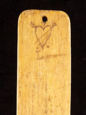 Scrimshaw-decorated sweethearts stay busk made of whalebone_g