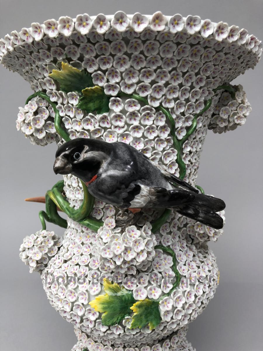 Meissen snowball vase, Kingfisher and bullfinch