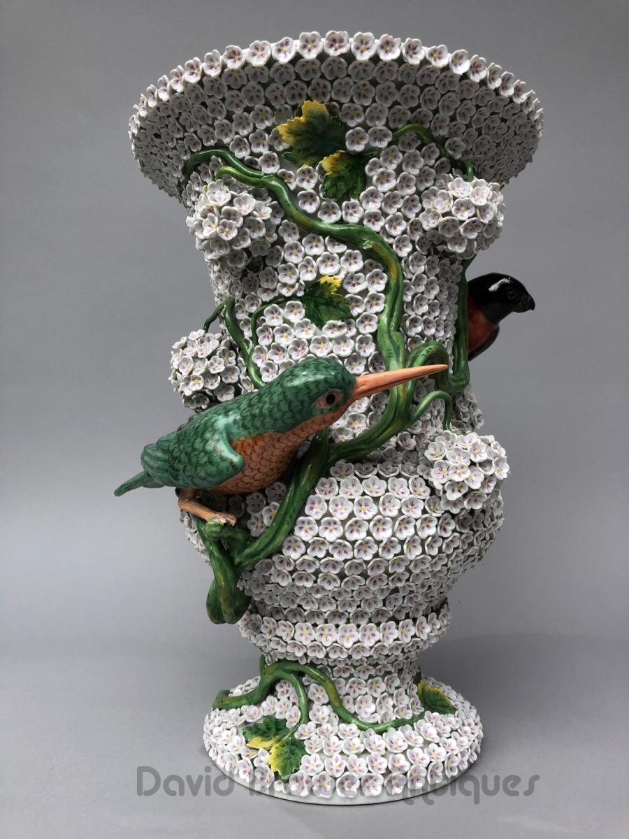 Meissen snowball vase, Kingfisher and bullfinch