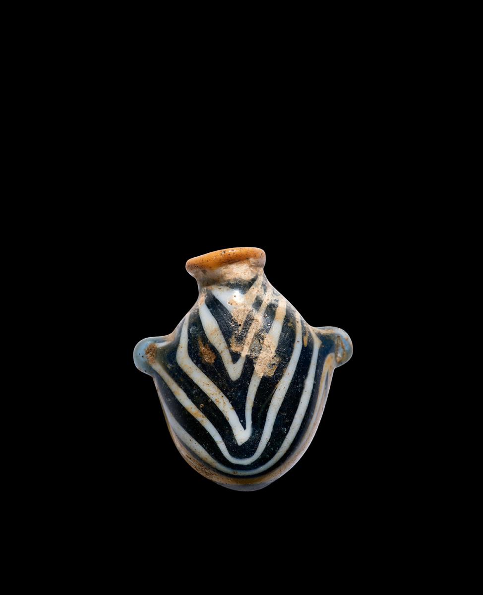 Egyptian core-form 'ib heart amulet , New Kingdom, late 18th Dynasty, c.1390-1295 BC