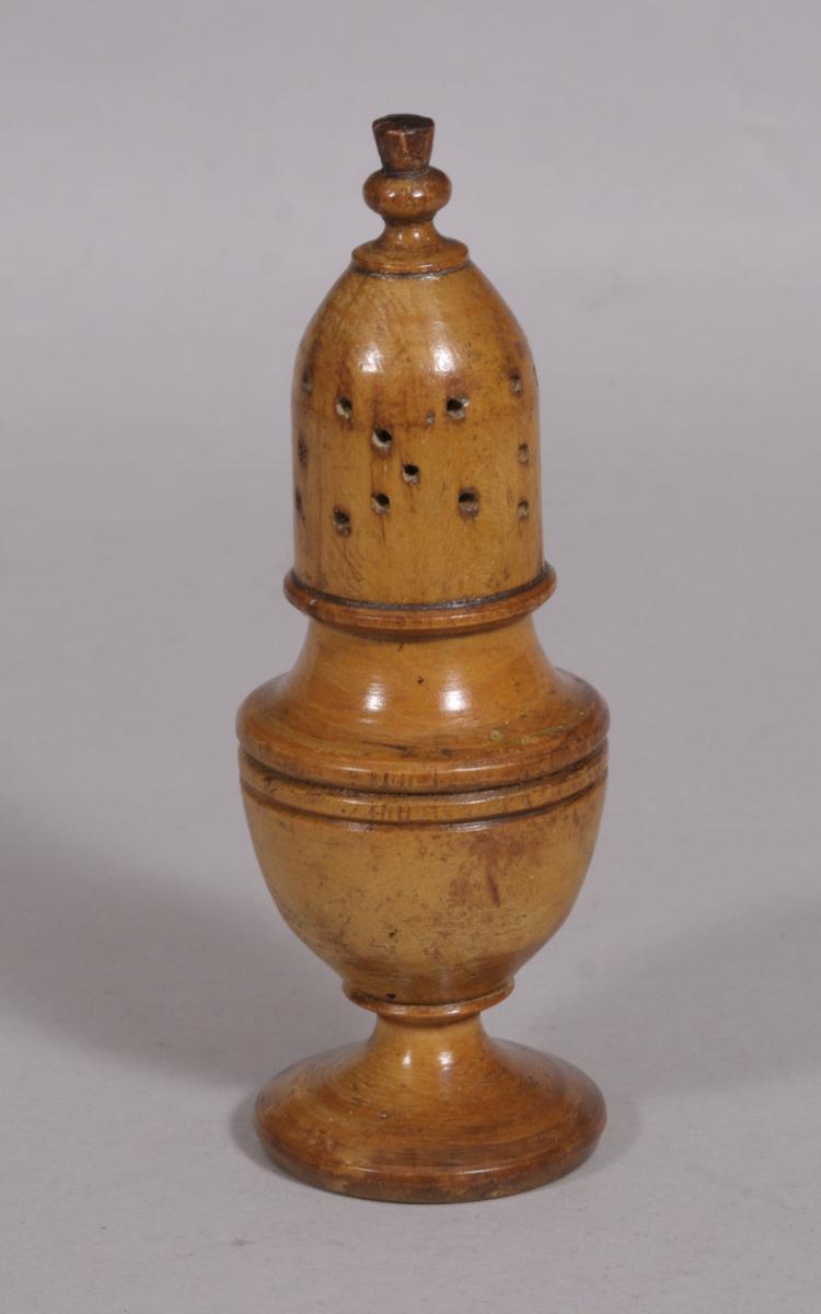 S/4089 Antique Treen Early 19th Century Sycamore Muffineer