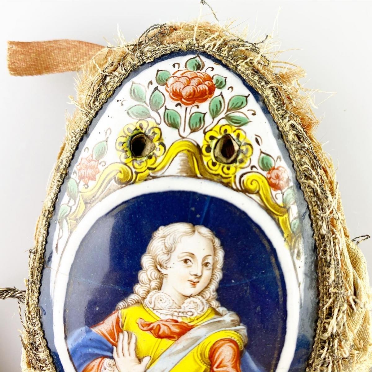 Silk purse with enamel plaques of Louis XV & Marie Leczinska. Limoges, c.1725