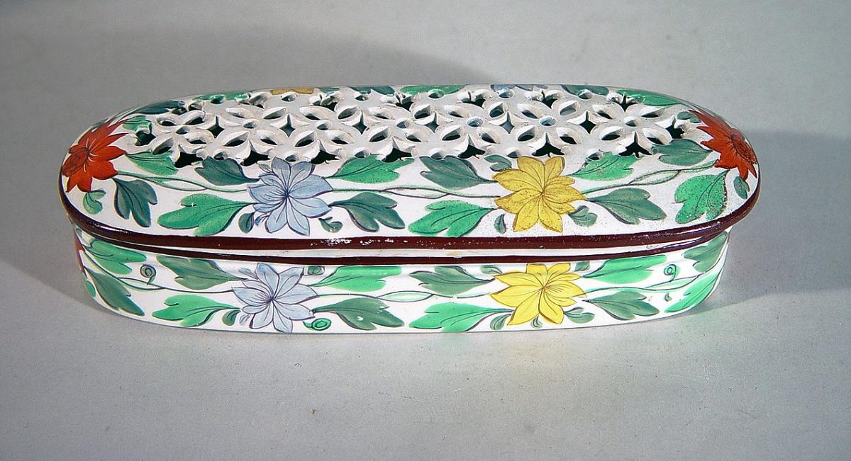 Bristol Pearlware Covered Tooth Brush Holder Box decorated with Flowers, Circa 1820
