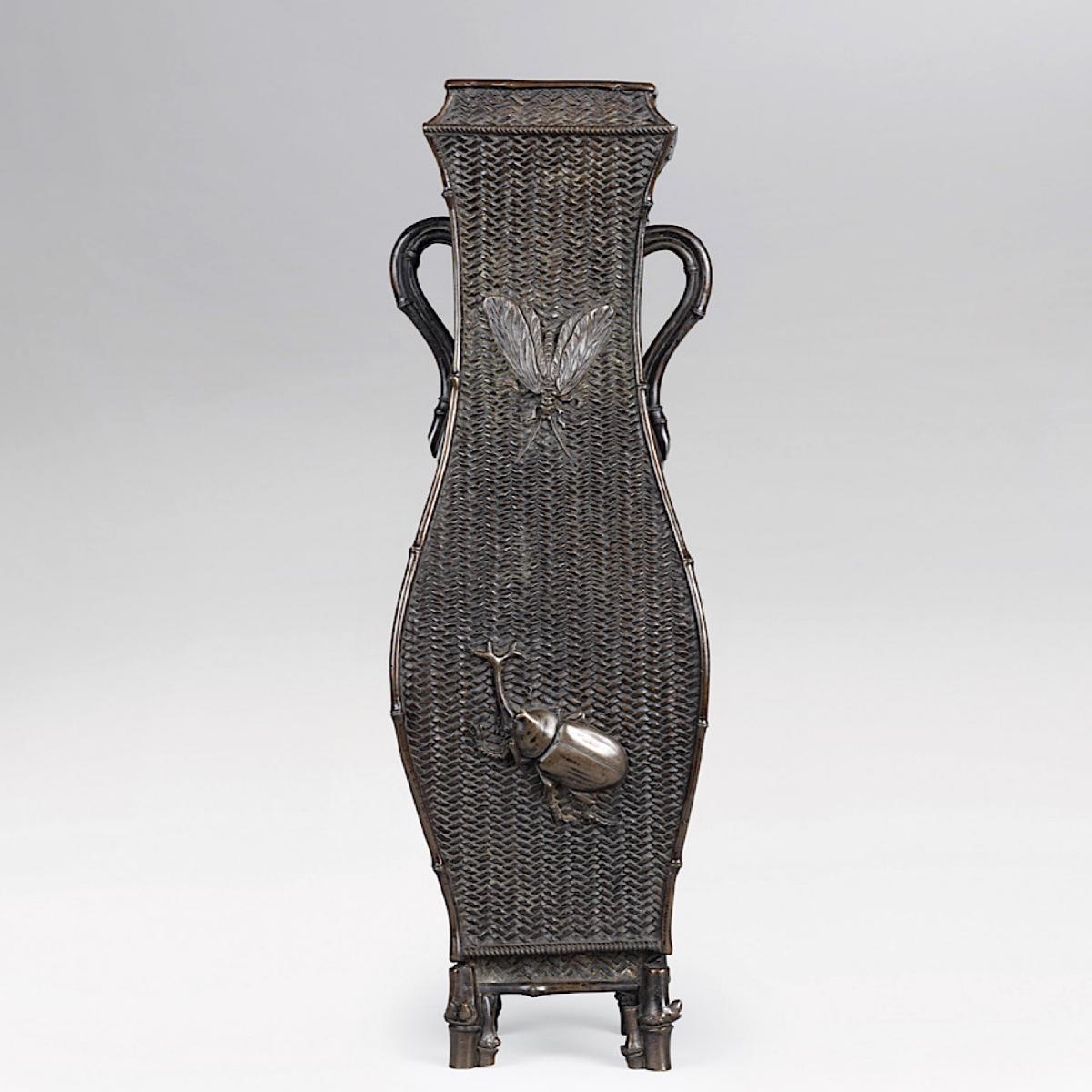 Japanese bronze vase ikebana basket signed Toun chu, Meiji Period.