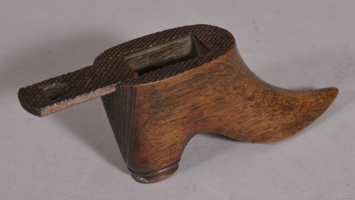S/4146 Antique Treen 19th Century Mahogany Snuff Shoe