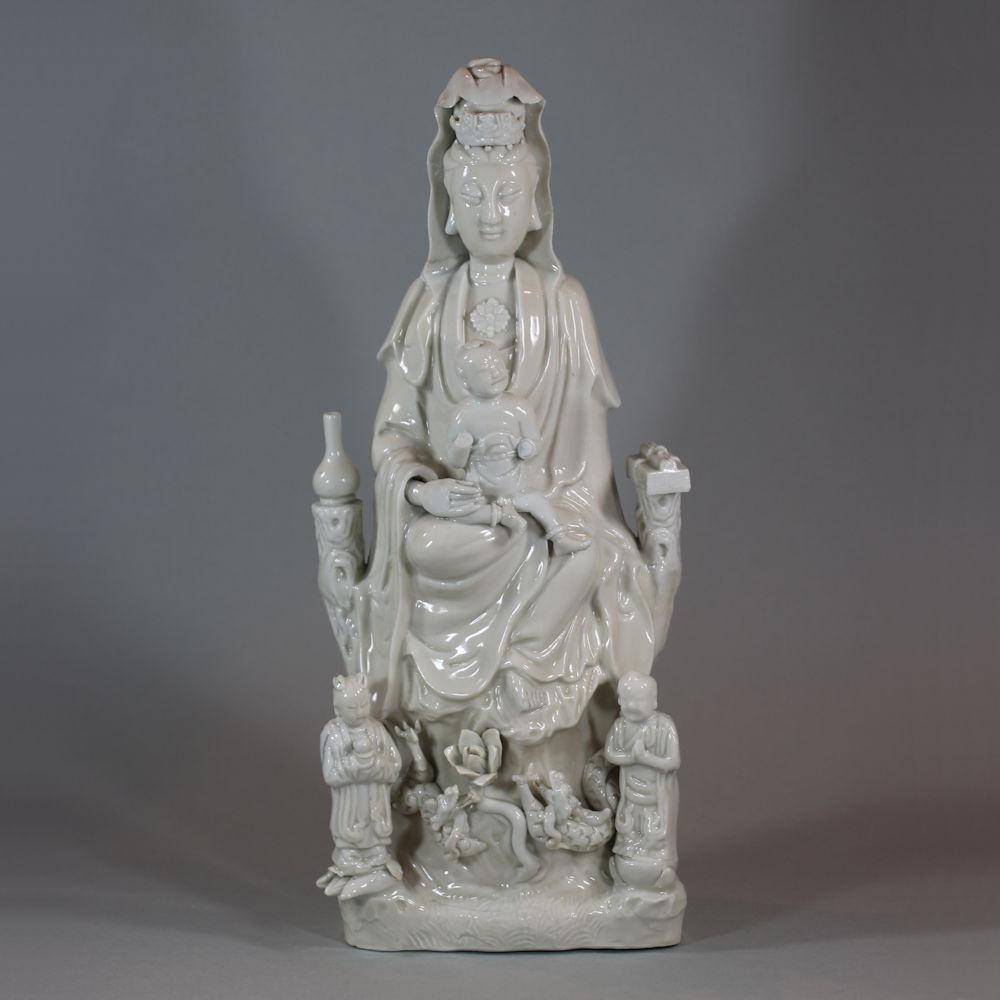 Chinese Dehua figure of Guanyin and her attendants, Kangxi (1662-1722)