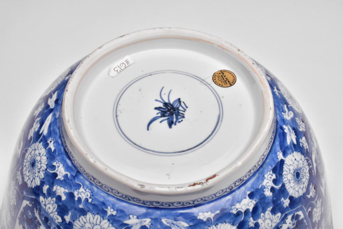 A Rare Blue and White Chinese Export Porcelain Monteith, Qing Dynasty, Kangxi Period (1662 - 1722)