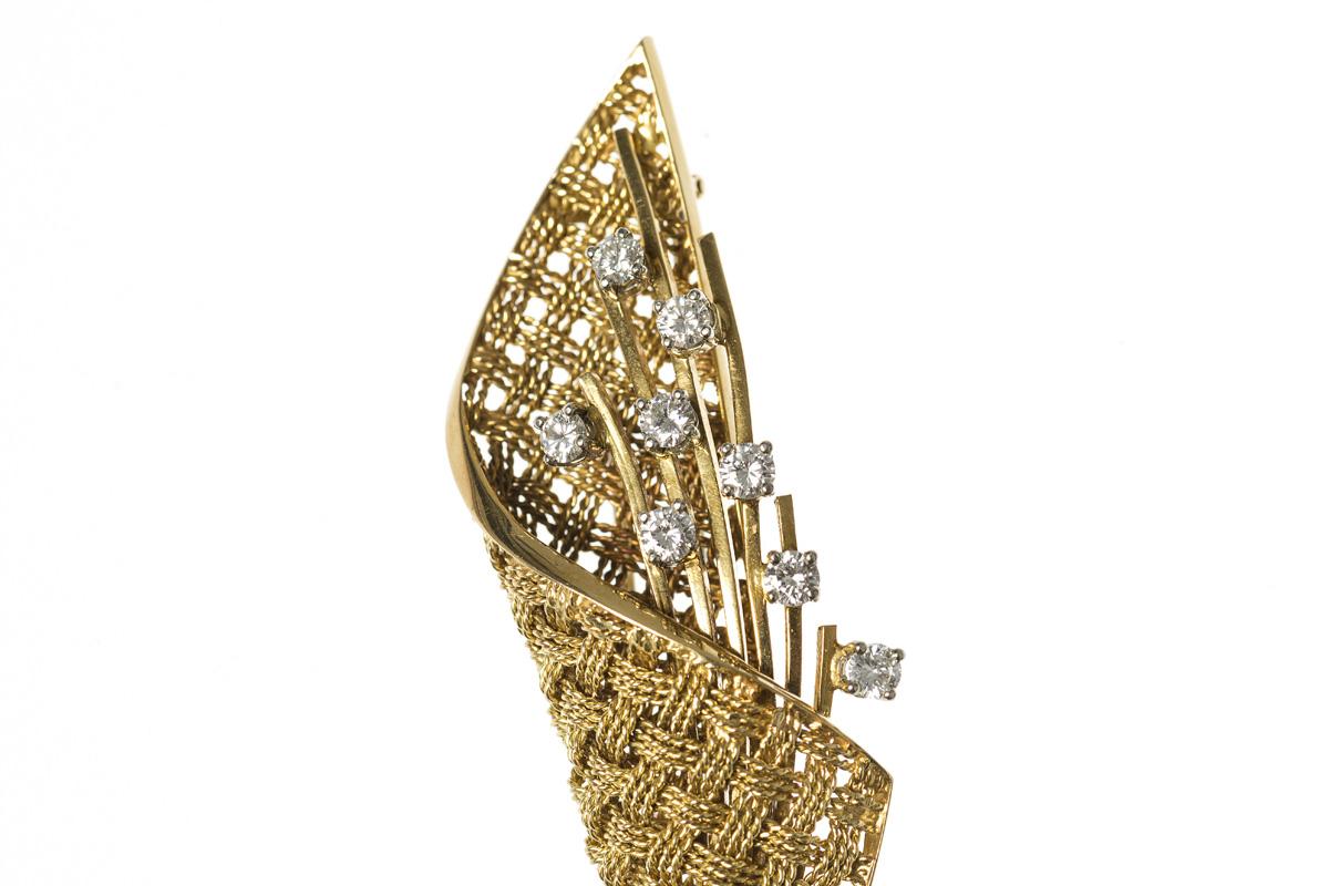 Vintage Brooch of Basket Weave Design in 18 Carat Gold & Diamonds, English circa 1960