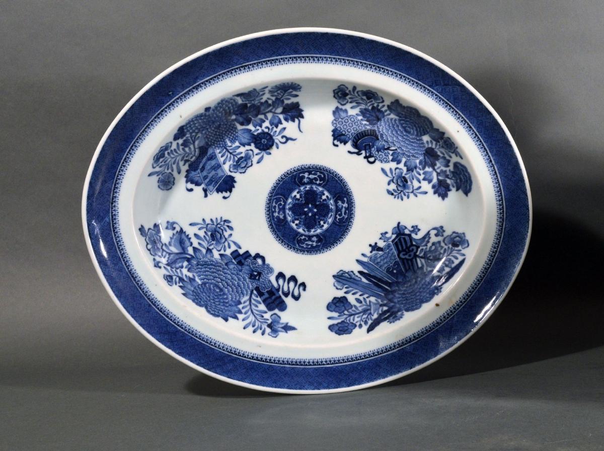 Late 18th-Century Chinese Export Porcelain Blue Fitzhugh Soup Tureen, Cover and Stand, Circa 1780-1810
