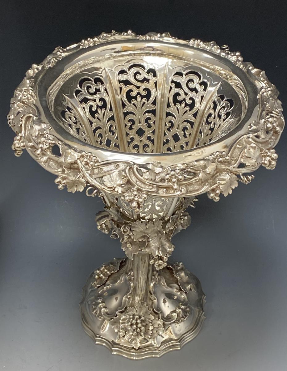 Robinson Edkins and Aston Silver Vase centrepiece 1838