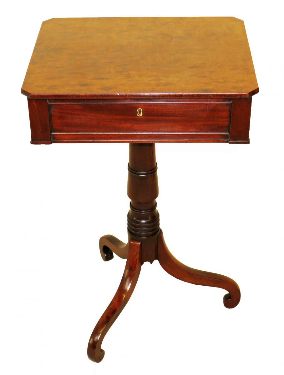 Georgian Mahogany 19th Century Oblong Lamp Table