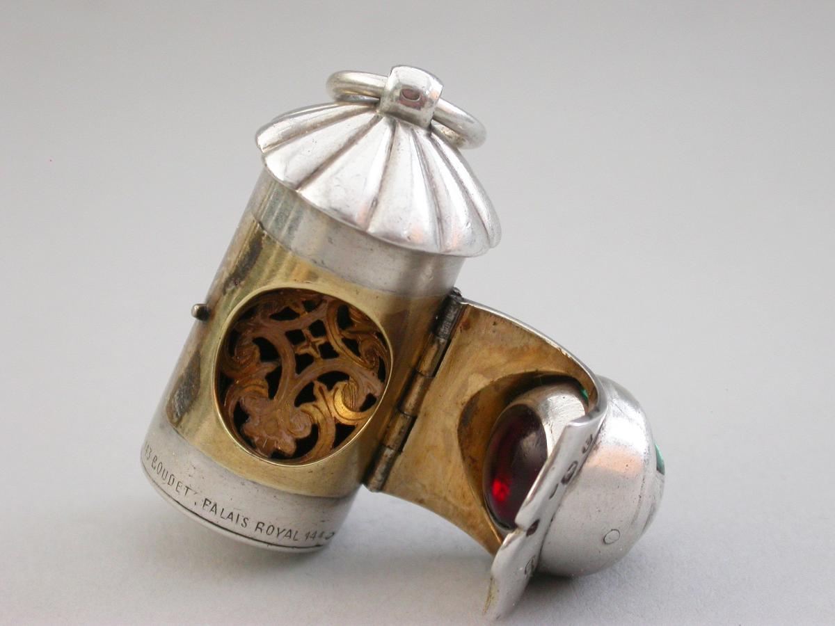 Victorian Novelty Silver Policeman's Bullseye Lantern Vinaigrette