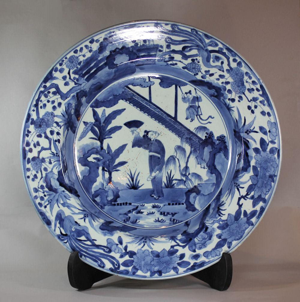 Magnificent Japanese blue and white Arita charger, 1690-1710