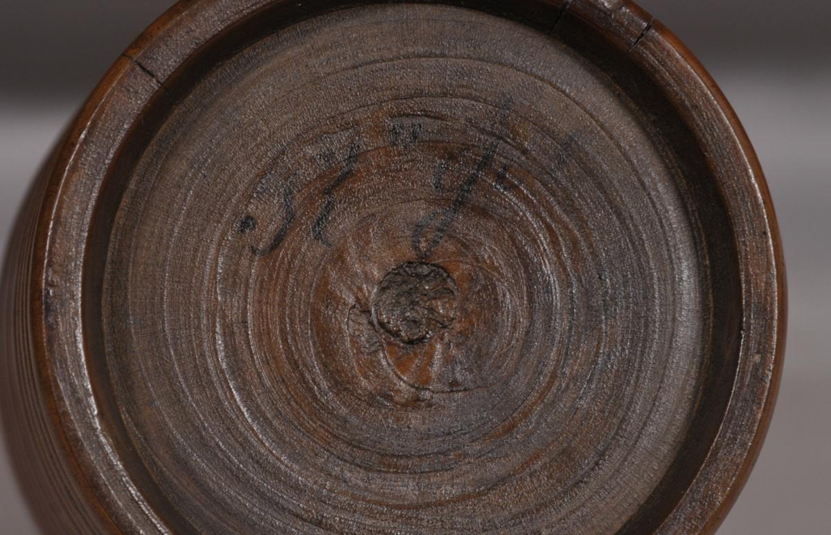S/4251 Antique Treen 19th Century Fruitwood Sportsman's Powder Keg
