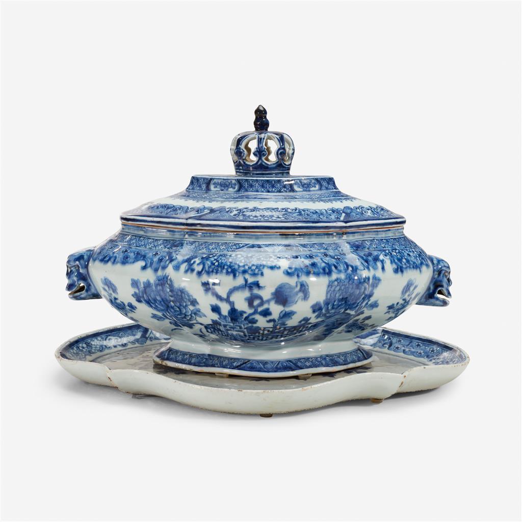 Chinese Export Porcelain Early Blue & White Soup Tureen, Cover & Stand, After a Northern European Baroque Silver Form