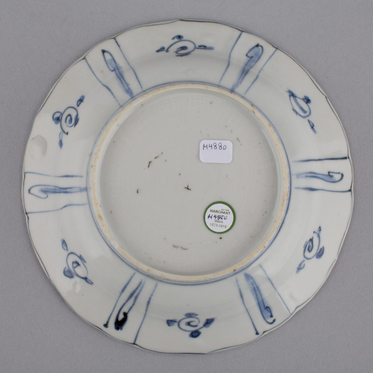 Chinese porcelain blue and white small Kraak saucer, Wanli, 1573-1619