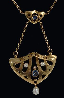 Gold Art Deco sapphire and pearl pendant circa 1900