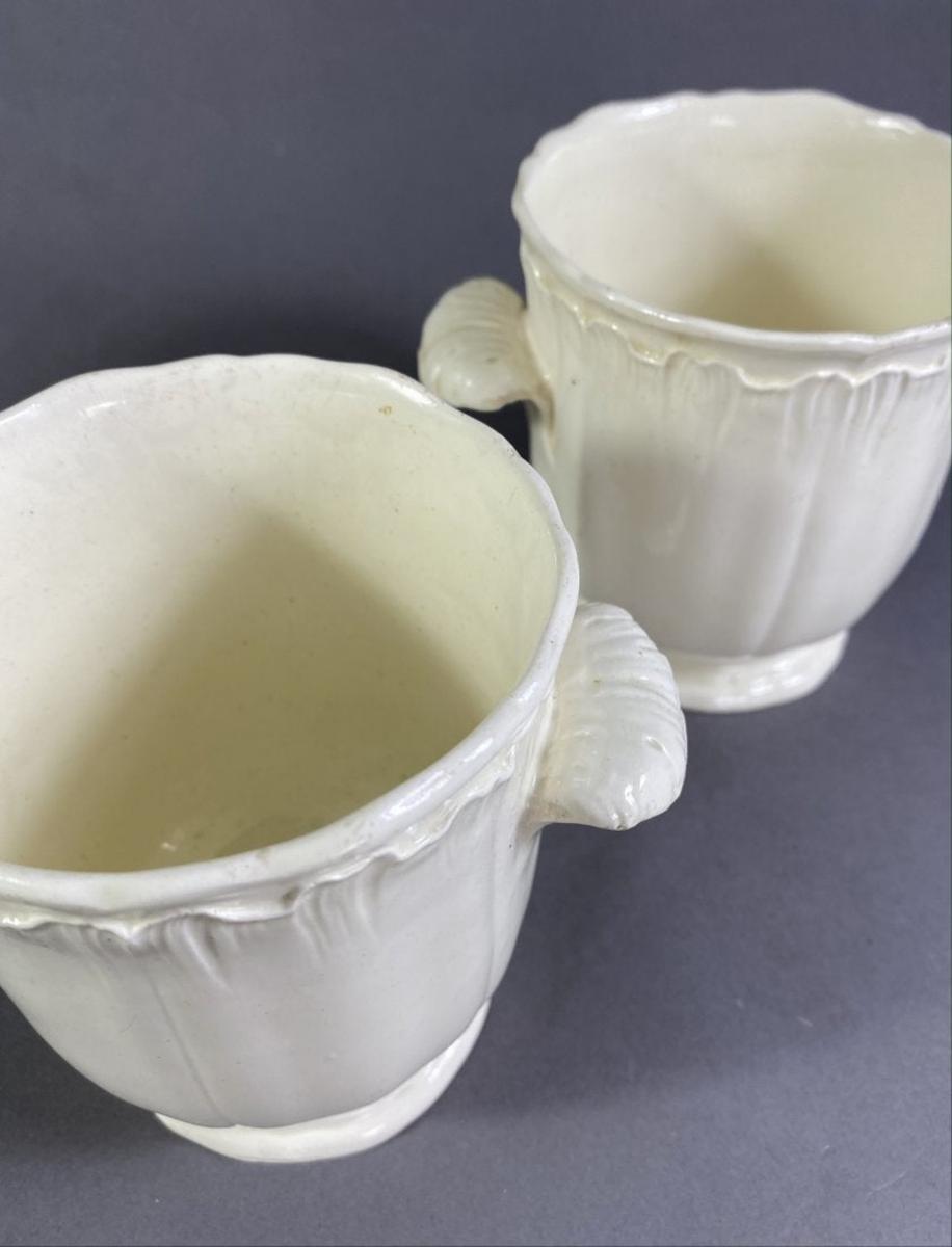 Wedgwood creamware "Cuvettes" each with leaf-Scrolled handles