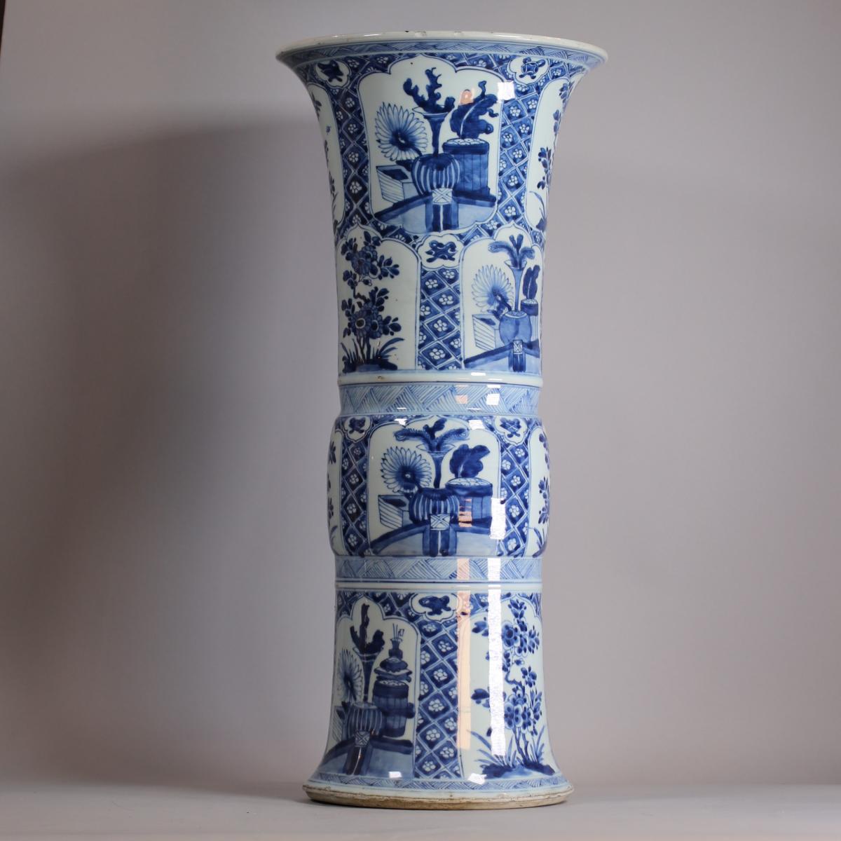 Chinese blue and white beaker vase, Kangxi (1662-1722)