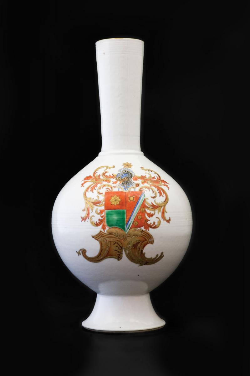 Chinese export porcelain armoiral bottle vase