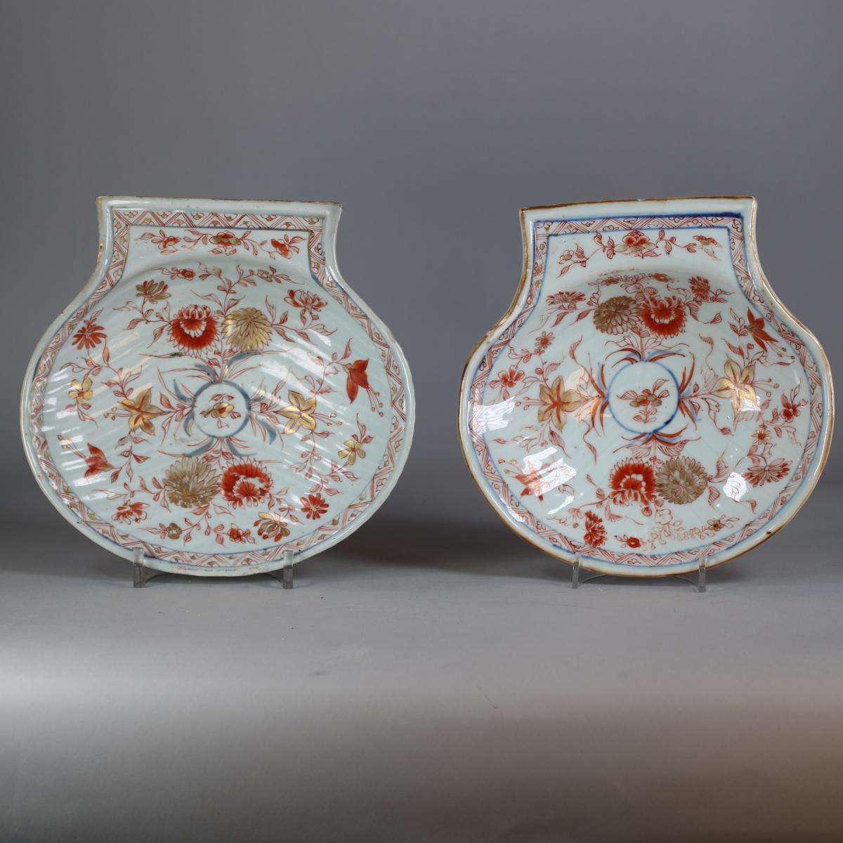 Pair of Chinese rouge-de-fer moulded shell-shaped dishes, Kangxi (1662-1722)