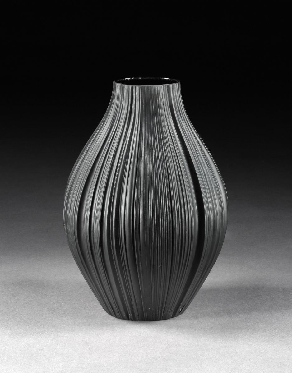 Martin Freyer Vase Porcelain Pleated Plissee Black 1968