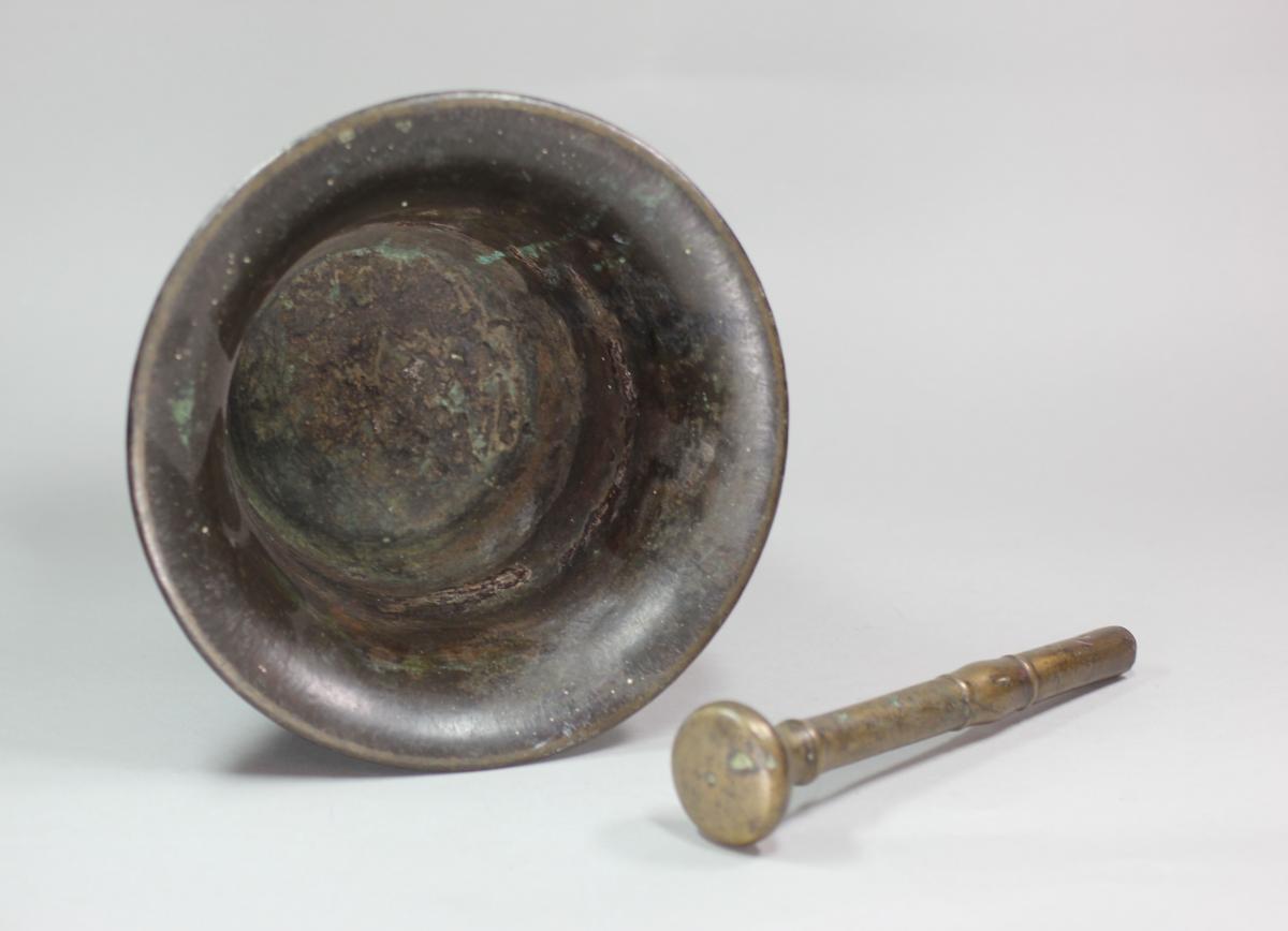 Northern European bronze pestle and mortar, early 17th century