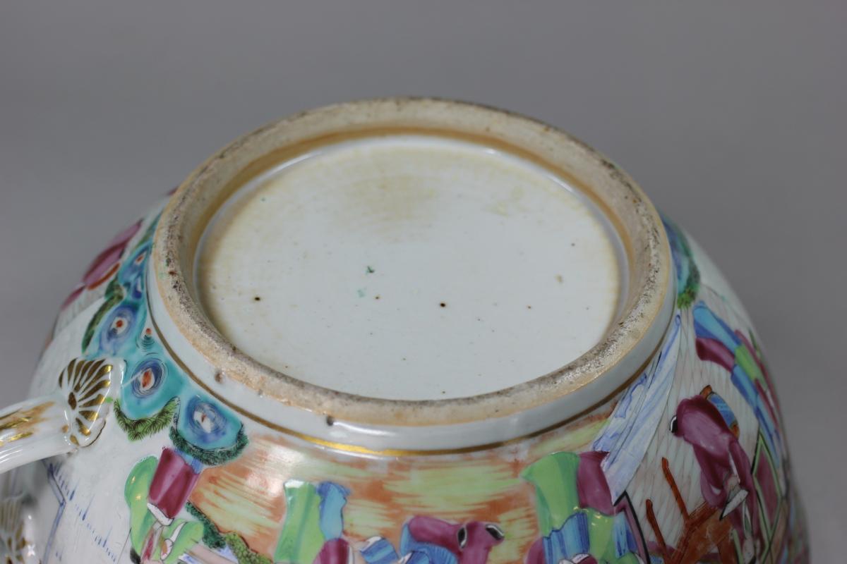 Chinese Canton Rose Medallion chamber pot and cover, circa 1840
