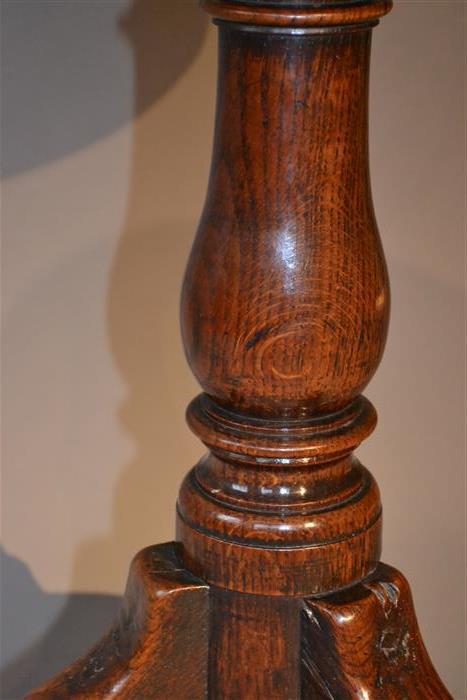 A Georgian oak predest tripod table