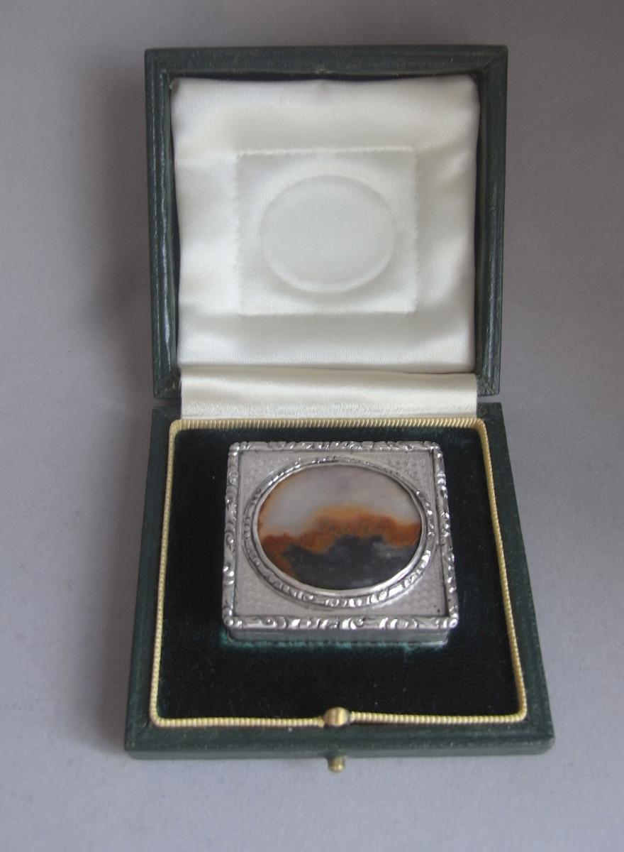 An exceptionally fine & rare Vinaigrette made in Birmingham in 1845 by Edward Smith