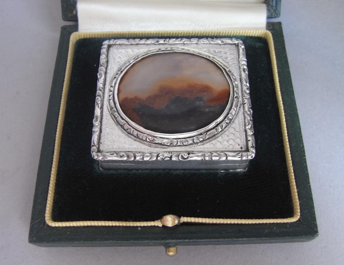 An exceptionally fine & rare Vinaigrette made in Birmingham in 1845 by Edward Smith