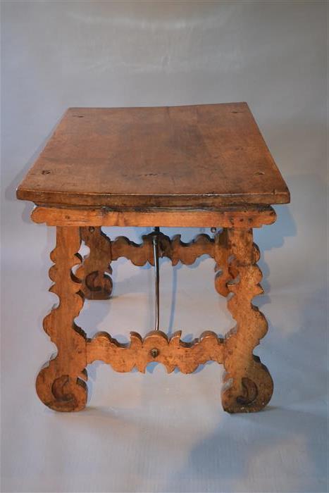 A 17th century Spanish walnut writing table