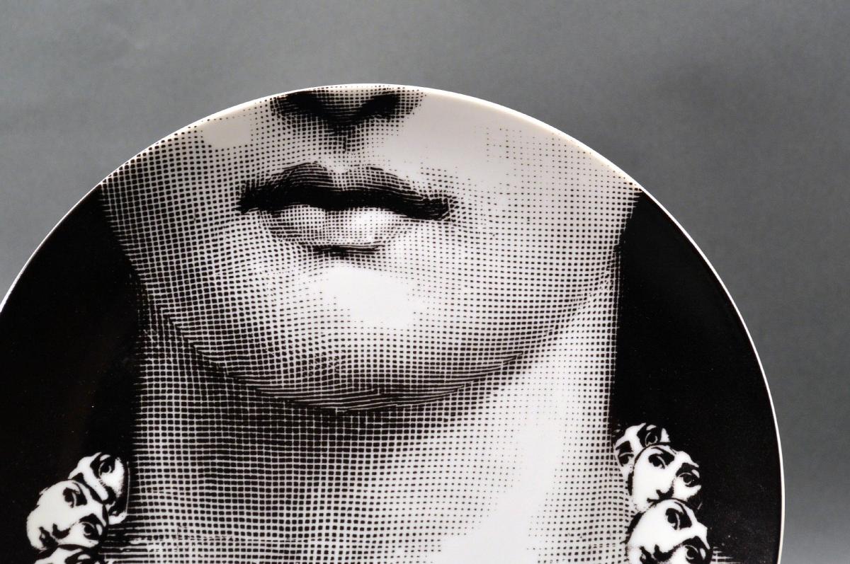 Piero Fornasetti Porcelain Plate Themes & Variation Pattern 107, The Necklace, Tema E Variazioni, 1960s-70s