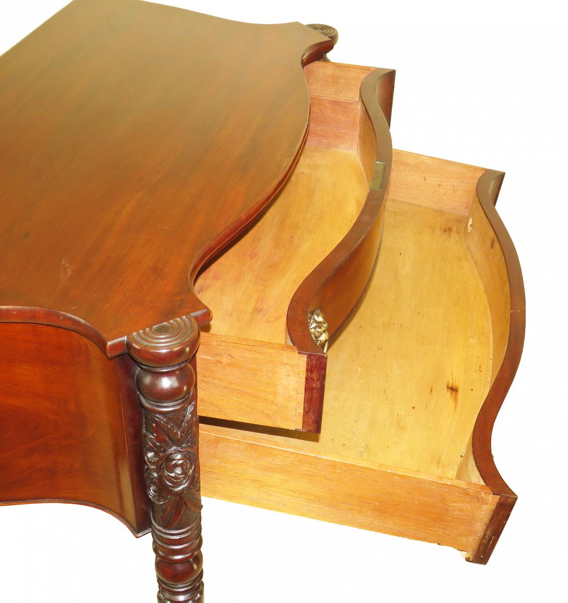 American 19th Century Federal Mahogany Serpentine Table