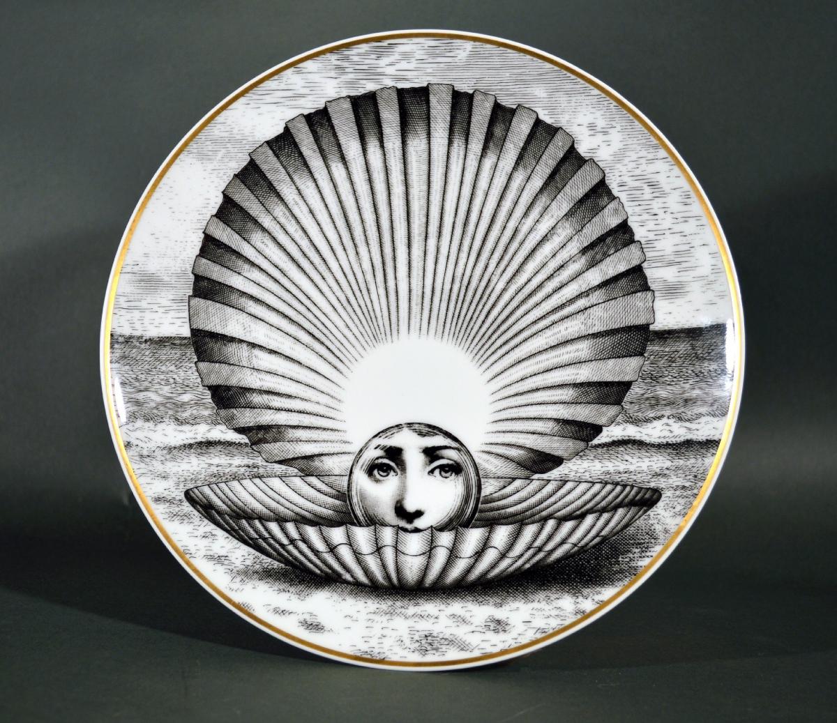Piero Fornasetti Rosenthal Porcelain Plate, Themes & Variations, Motiv 19